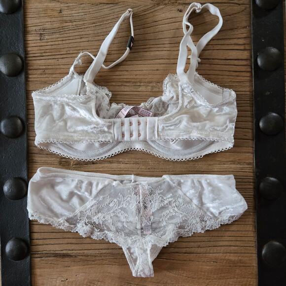 Victoria's Secret Dream Angels White Velvet and Lace Bra and Thong Set sz 32DD/S - Picture 4 of 5